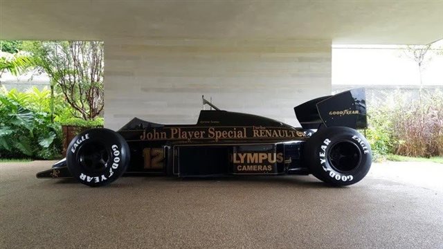 Wyndham São Paulo Ibirapuera recebe réplica da Lotus 97T de Ayrton Senna