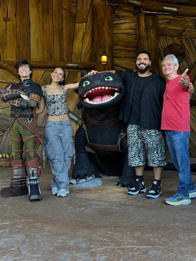 Universal Orlando recebe gravação do ‘Altas Horas’  com Paulo Vieira e Agatha Moreira