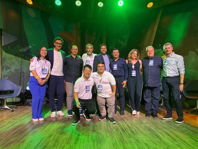 Adibra inicia calendário de 2026 com visita técnica à Vila dos Smurfs Park