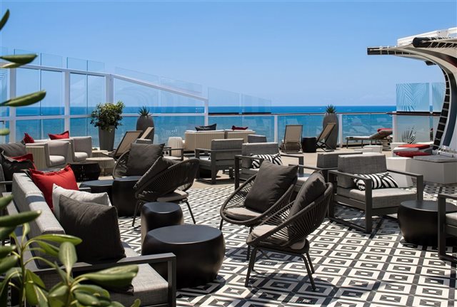 R11 Travel leva agentes para visita técnica ao Celebrity Equinox no Rio de Janeiro