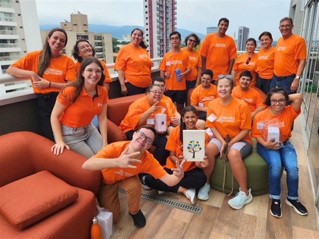 BestBuy celebra o Dia do Trabalho com ação de inclusão com pessoas com Síndrome de Down