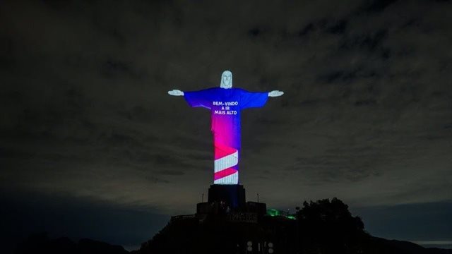 “Bem-vindo a ir mais alto”: Latam leva sua nova assinatura global de marca ao Cristo Redentor