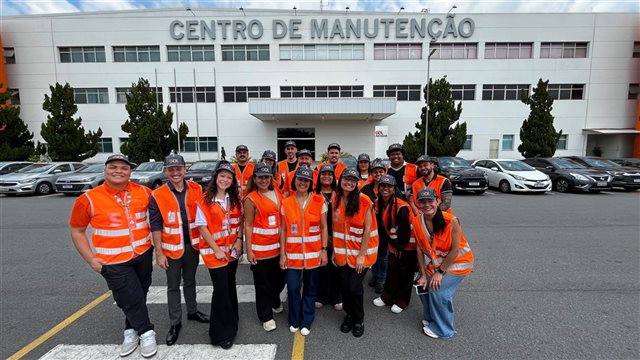Equipes da Decolar e HotelDO visitam centro de manutenção da Gol